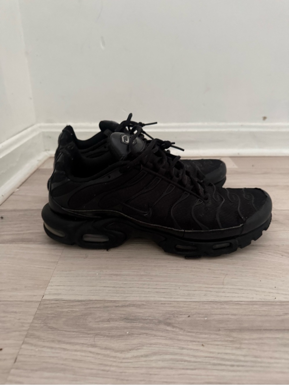 Nike Men’s Black Athletic Sneakers